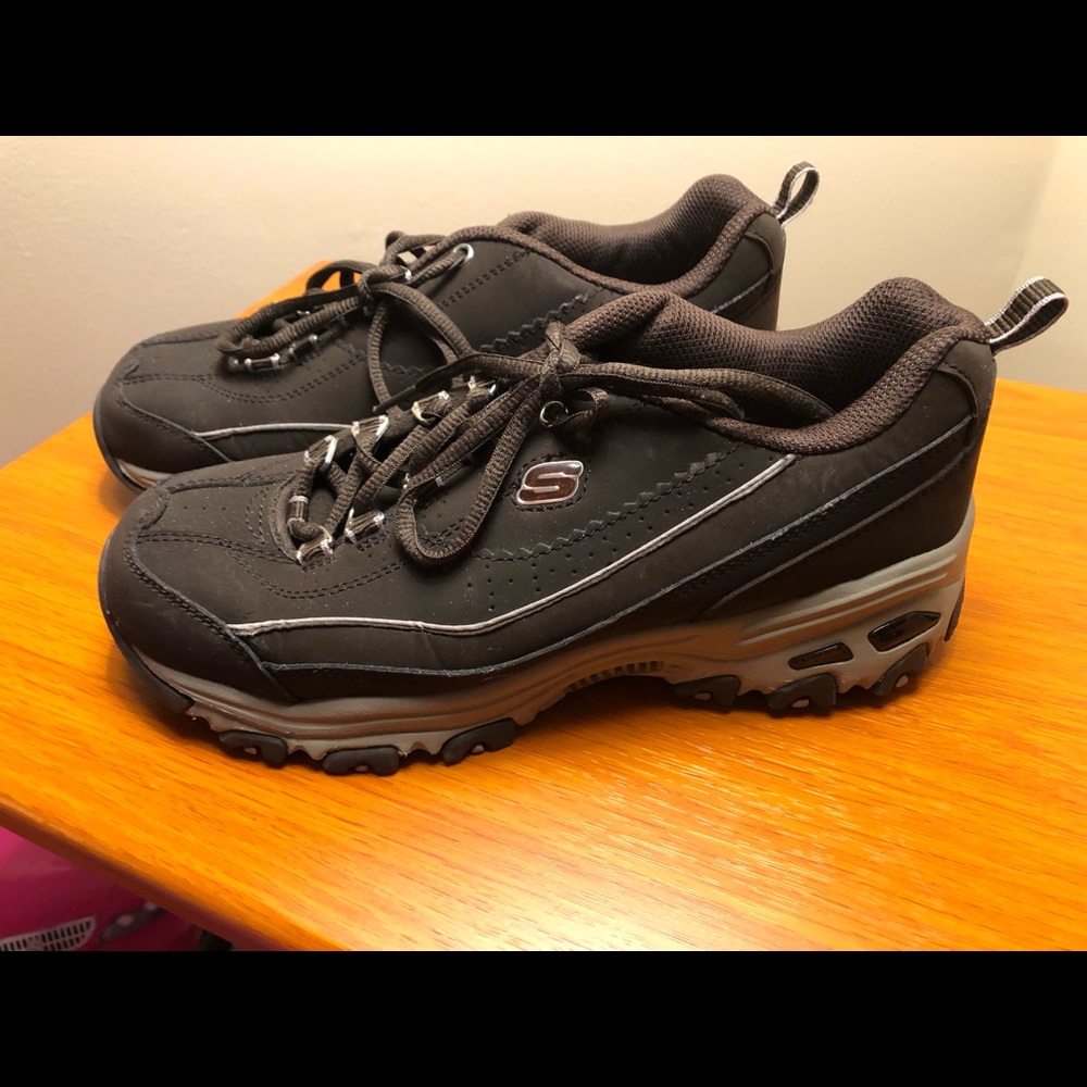 Skechers women’s size 8 d’lite sneakers